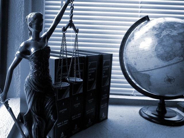 Adwokat specjalizujący się w prawie pracy – z jakimi zagadnieniami się najczęściej spotyka?