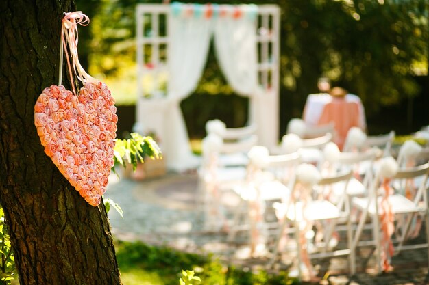 Jak wybrać namiot na plenerowe przyjęcie weselne?
